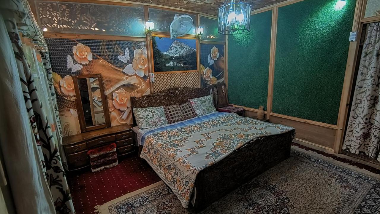 Heritage Geneva House Boat Srinagar  Exterior photo