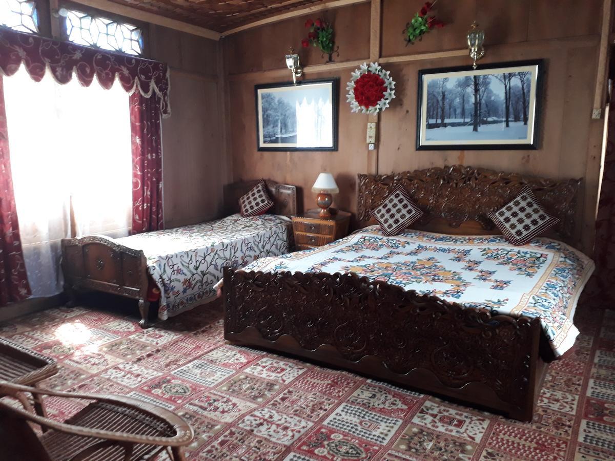 Heritage Geneva House Boat Srinagar  Exterior photo