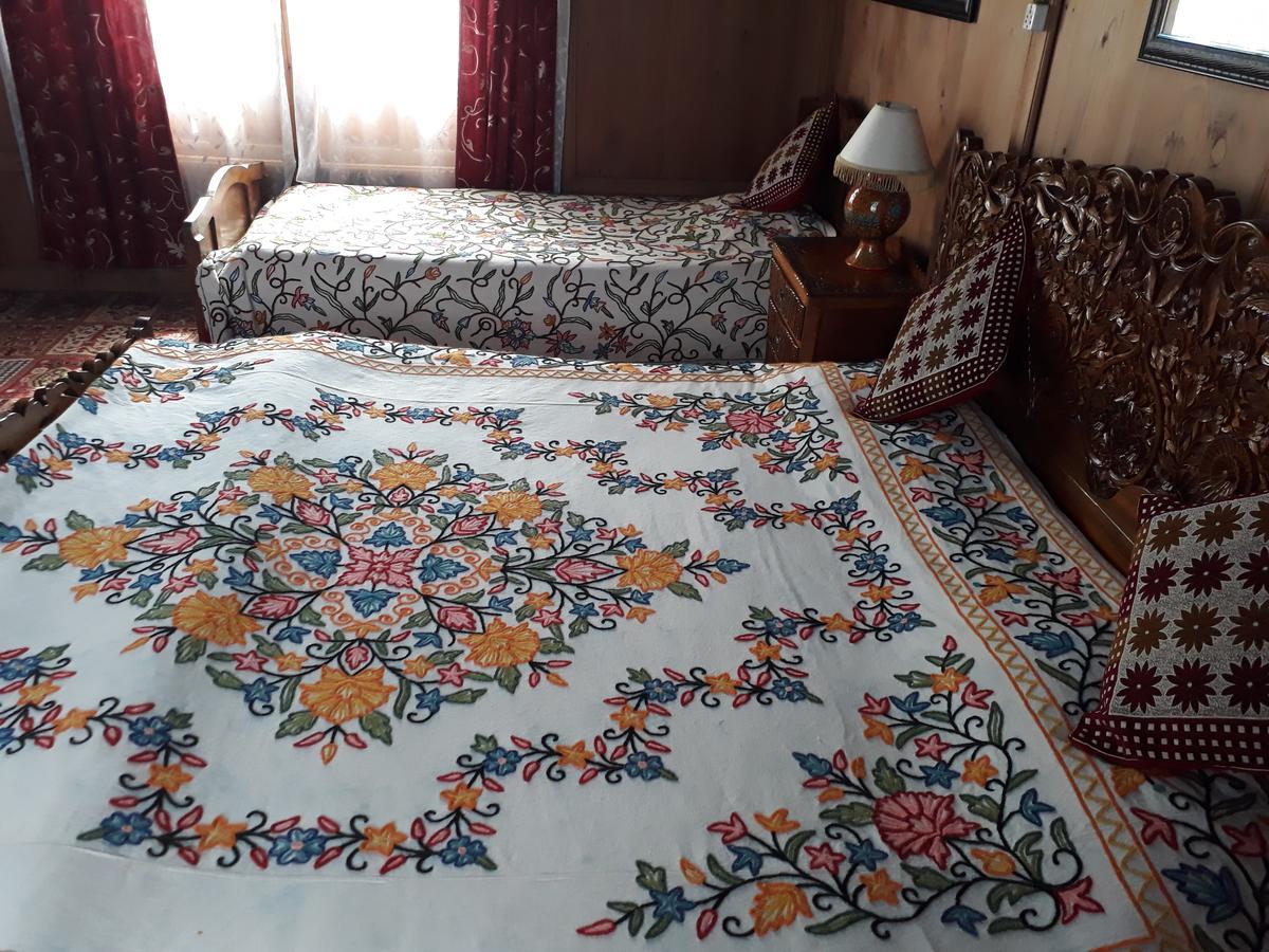Heritage Geneva House Boat Srinagar  Exterior photo
