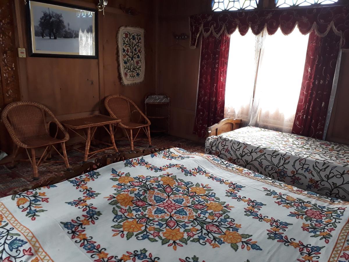 Heritage Geneva House Boat Srinagar  Exterior photo