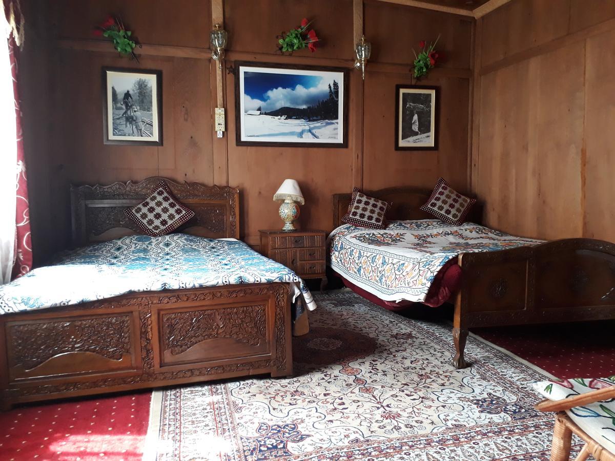 Heritage Geneva House Boat Srinagar  Exterior photo