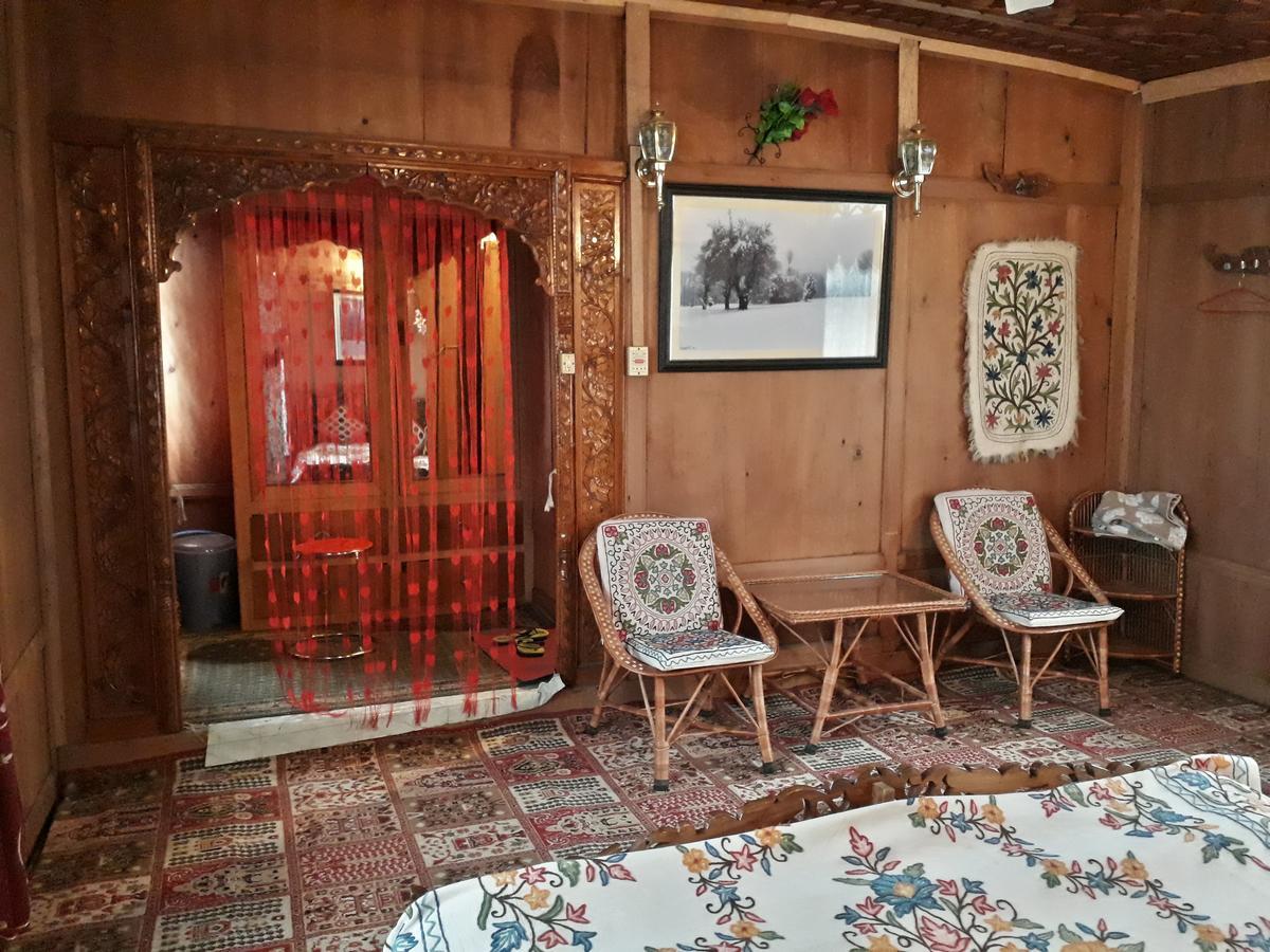 Heritage Geneva House Boat Srinagar  Exterior photo