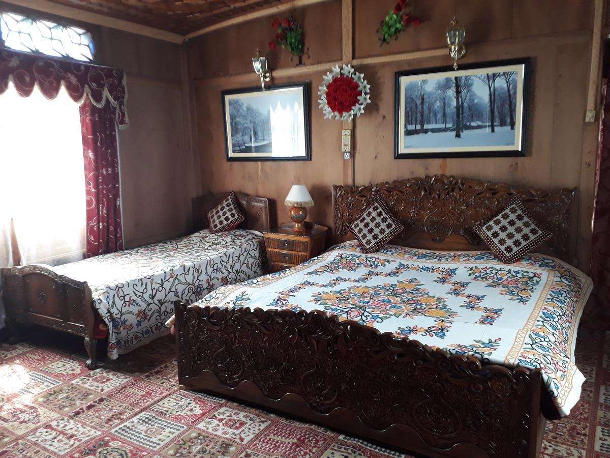 Heritage Geneva House Boat Srinagar  Exterior photo