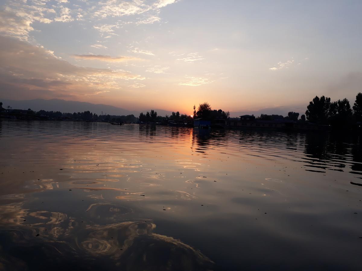 Heritage Geneva House Boat Srinagar  Exterior photo