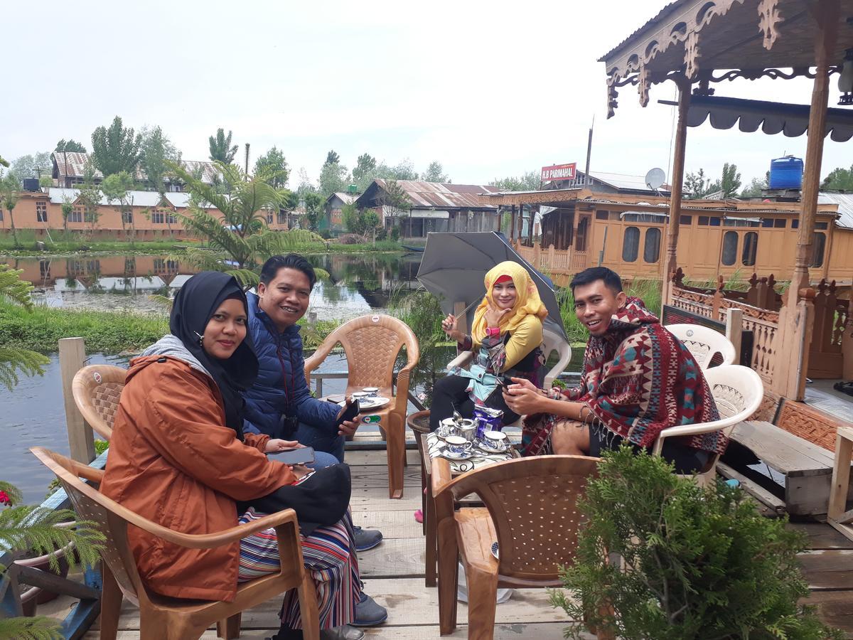Heritage Geneva House Boat Srinagar  Exterior photo