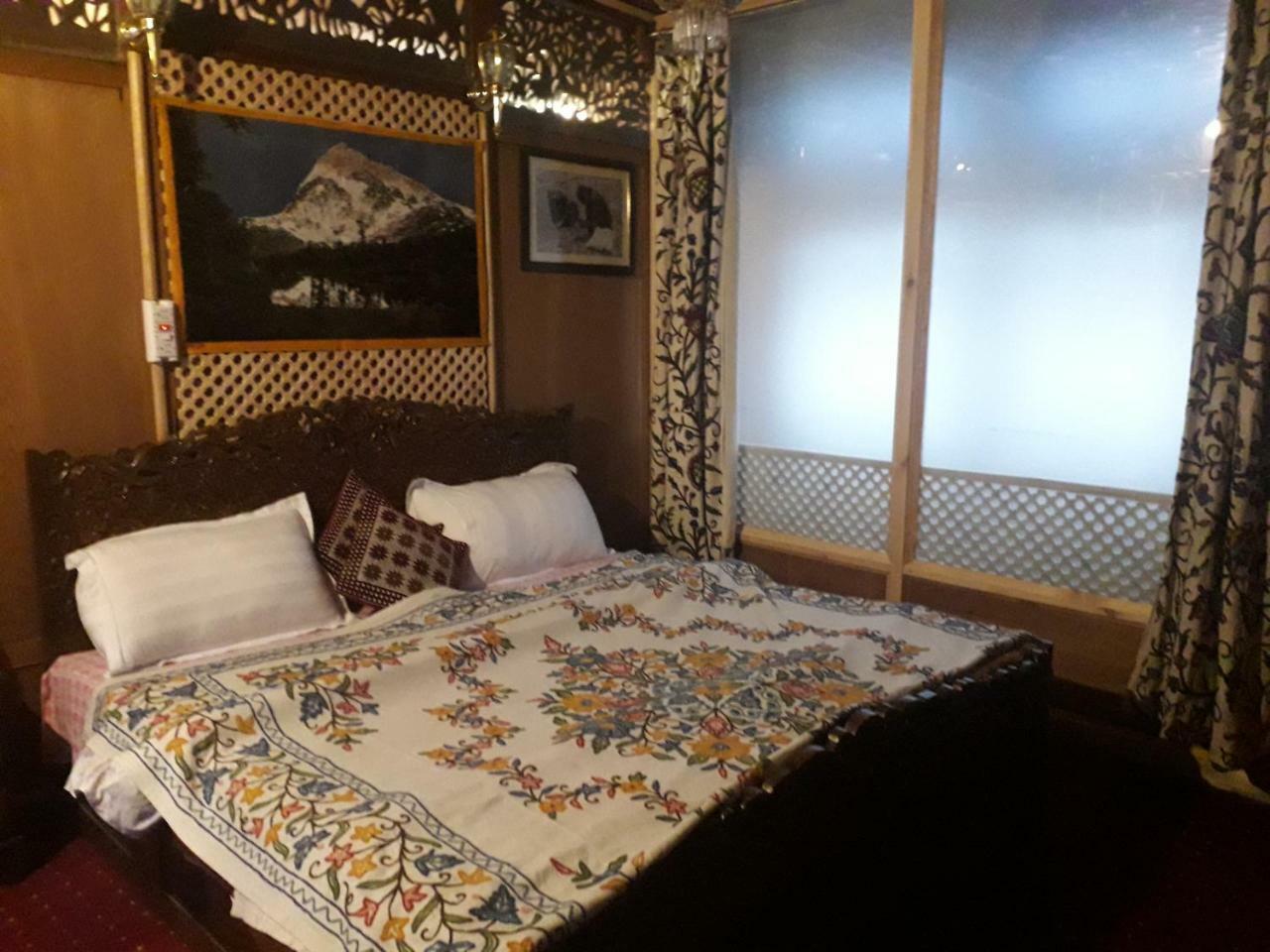 Heritage Geneva House Boat Srinagar  Exterior photo