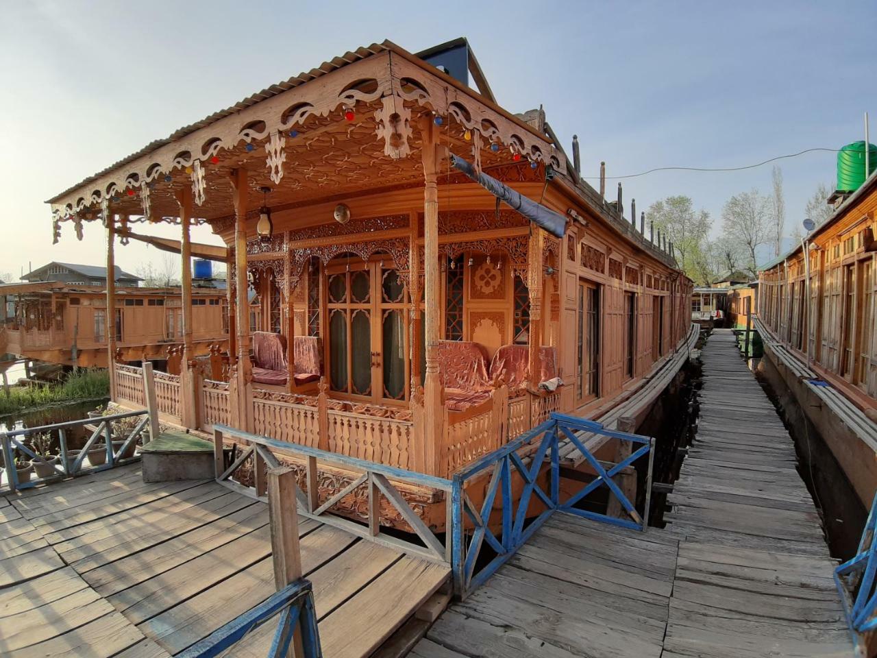 Heritage Geneva House Boat Srinagar  Exterior photo
