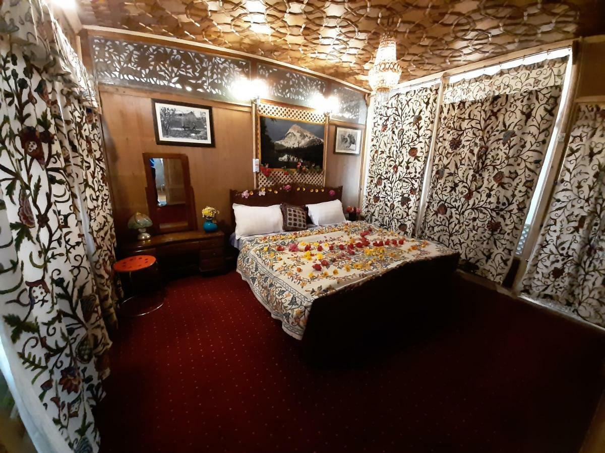 Heritage Geneva House Boat Srinagar  Exterior photo